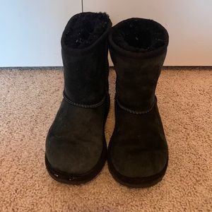Toddler girls ugg boots.